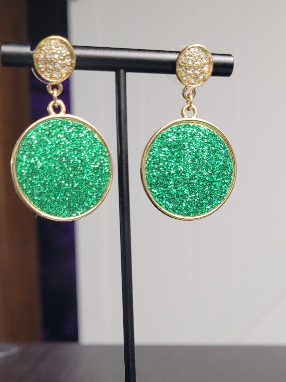 Gold/green glittery earrings with rhinestones NWT - Picture 11 of 11